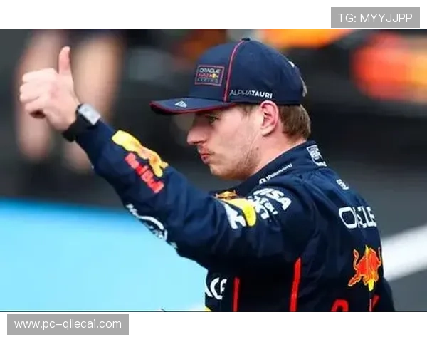 安全车出动期间维斯塔潘进站换胎，右前轮爆胎危机成比赛转折点